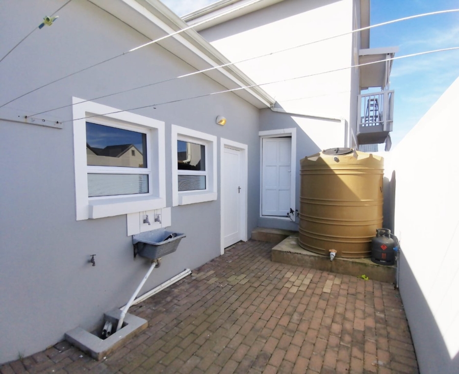 3 Bedroom Property for Sale in Kraaibosch Western Cape